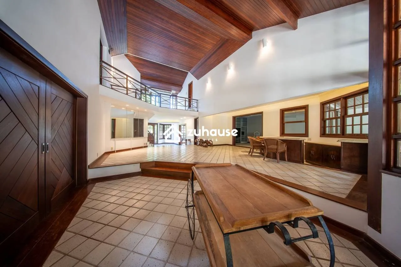 Casa de 5 quartos com janelas do piso ao teto — photo 19