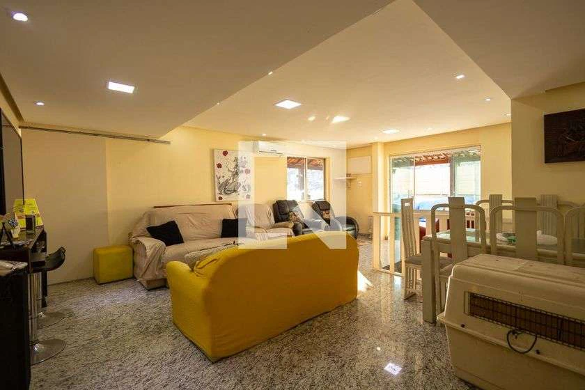 Duplex penthouse with 320 m², 1 bedroom and balcony