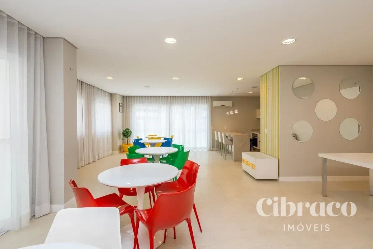 Balcony with a grill in a 2-bedroom apartment, 71 m² — photo 60