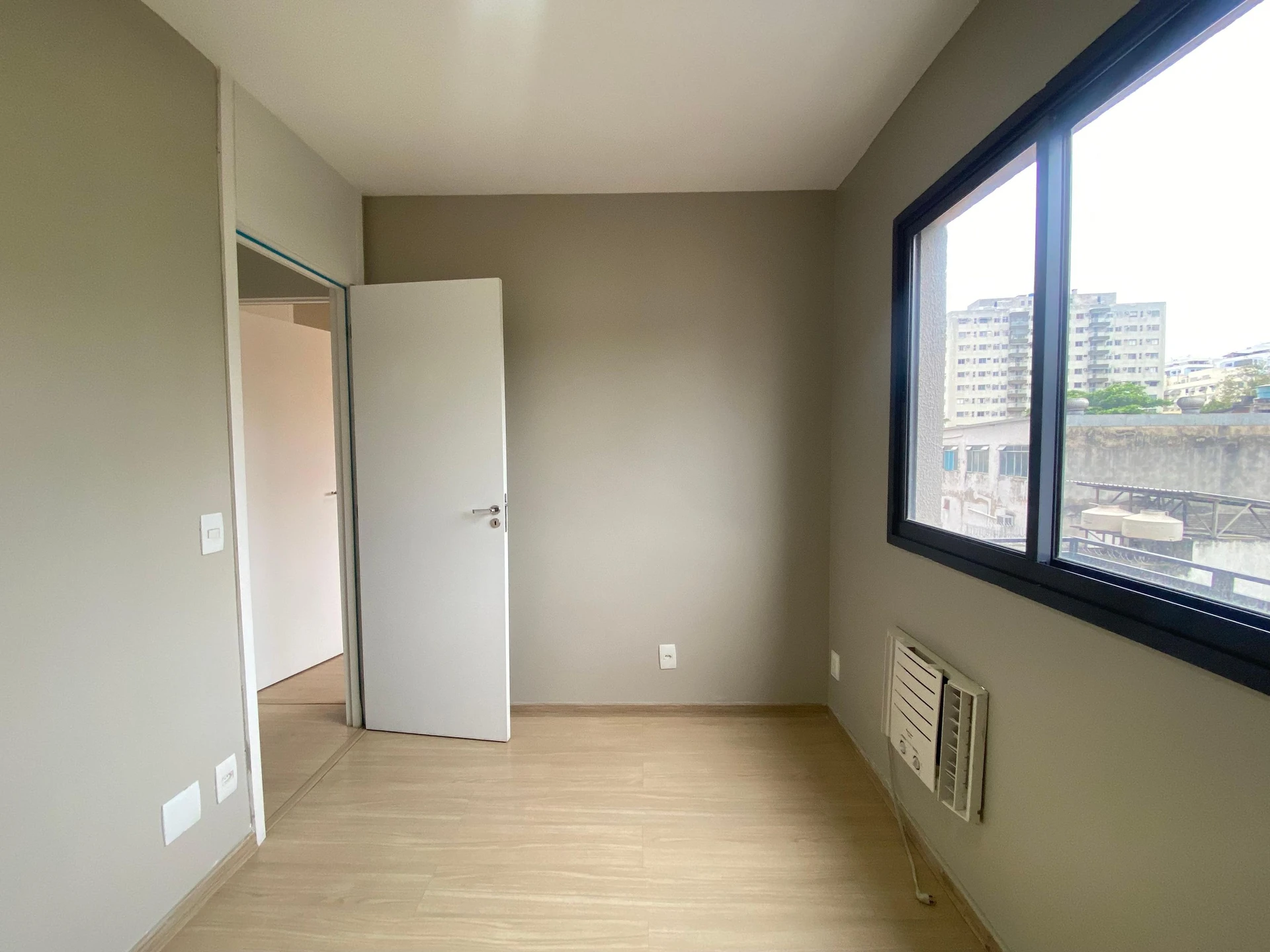 Apartment, 55 m², with wood or laminate floors — photo 41