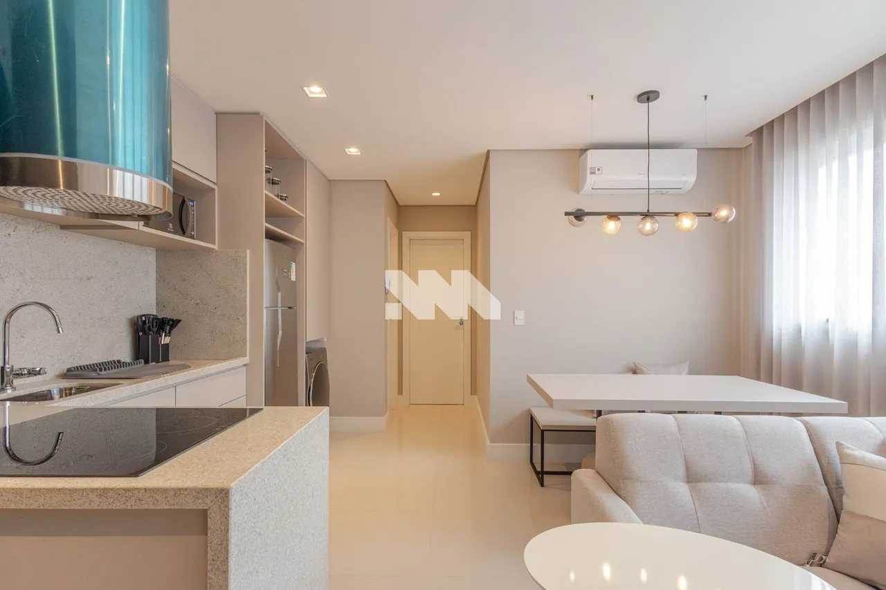 Furnished 1-bedroom apartment with open-plan kitchen