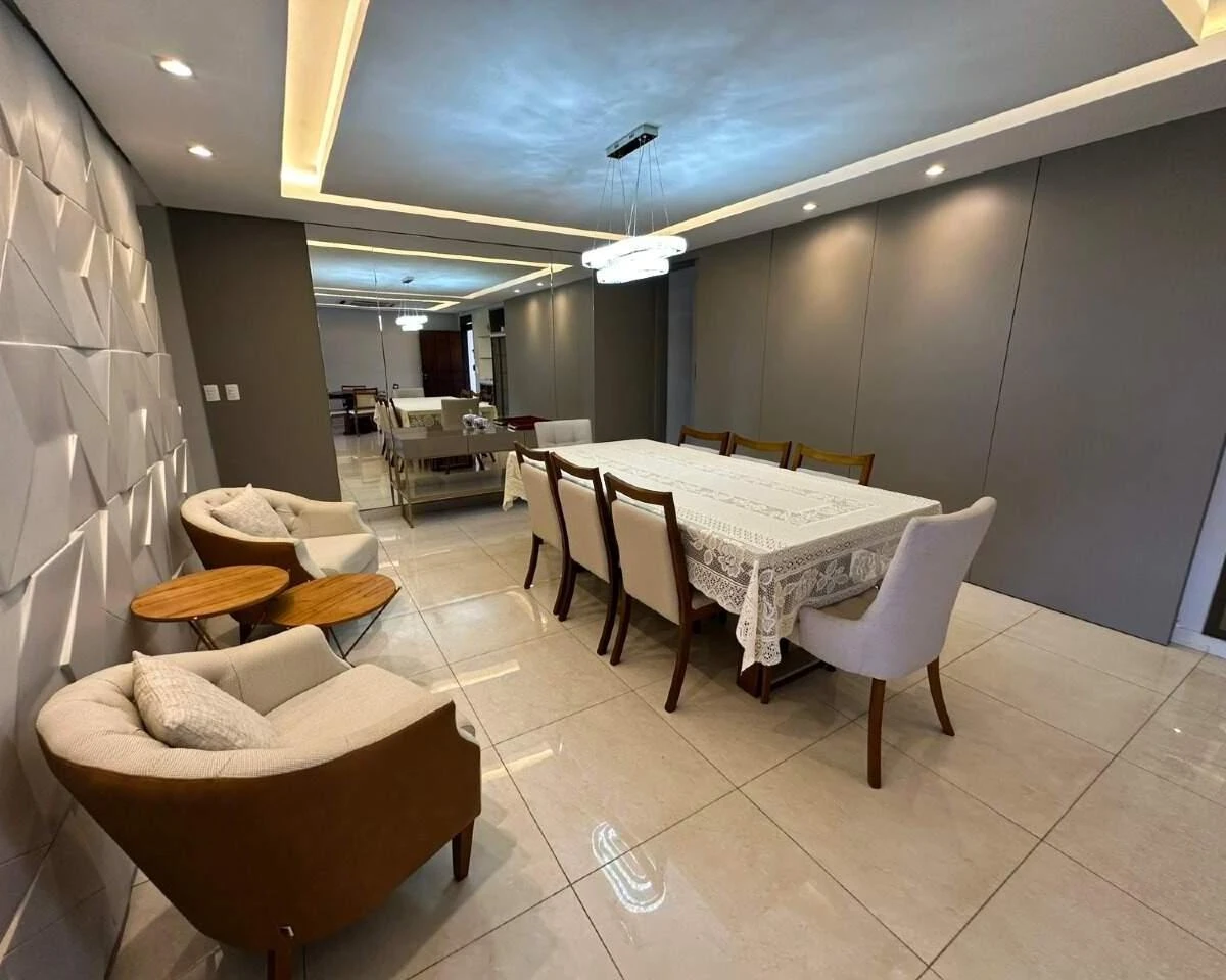 Glass-enclosed balcony in a 3-bedroom apartment, 190 m² — photo 26