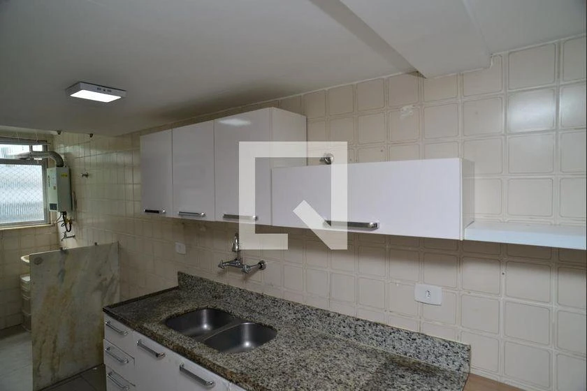 3-bedroom apartment in a building with a gym — photo 14