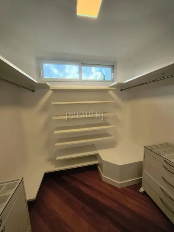 Будинок на 5 кімнат із балконом і 400 м² — photo 28