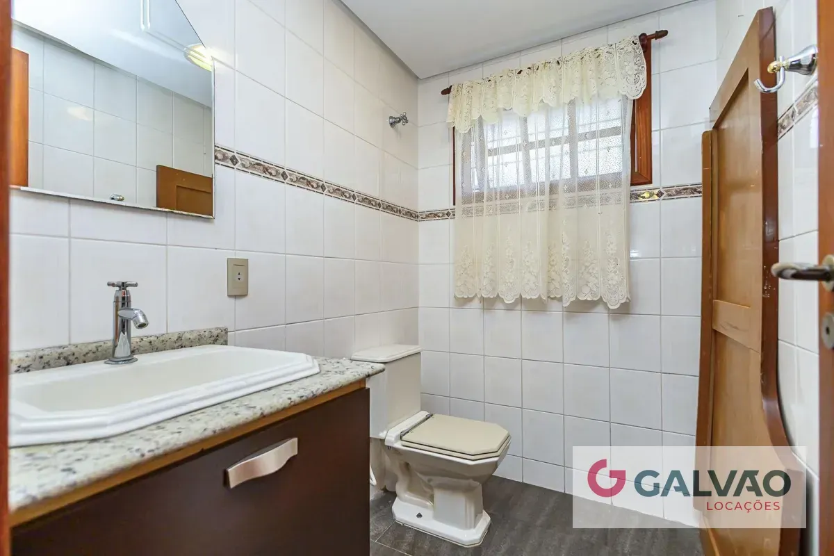 Casa sin amueblar con 3 dormitorios, cocina cerrada y balcón — photo 9