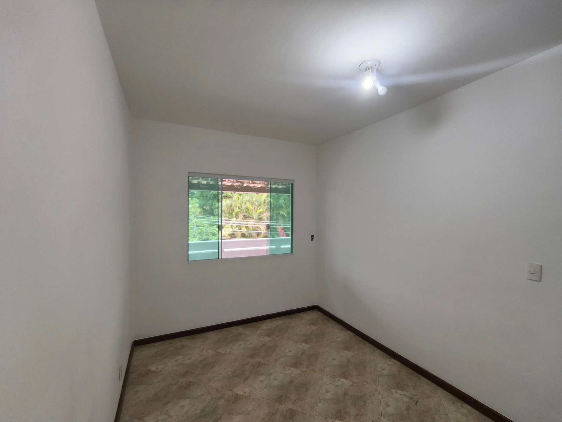 House with 3 bedrooms and an enclosed balcony — photo 18