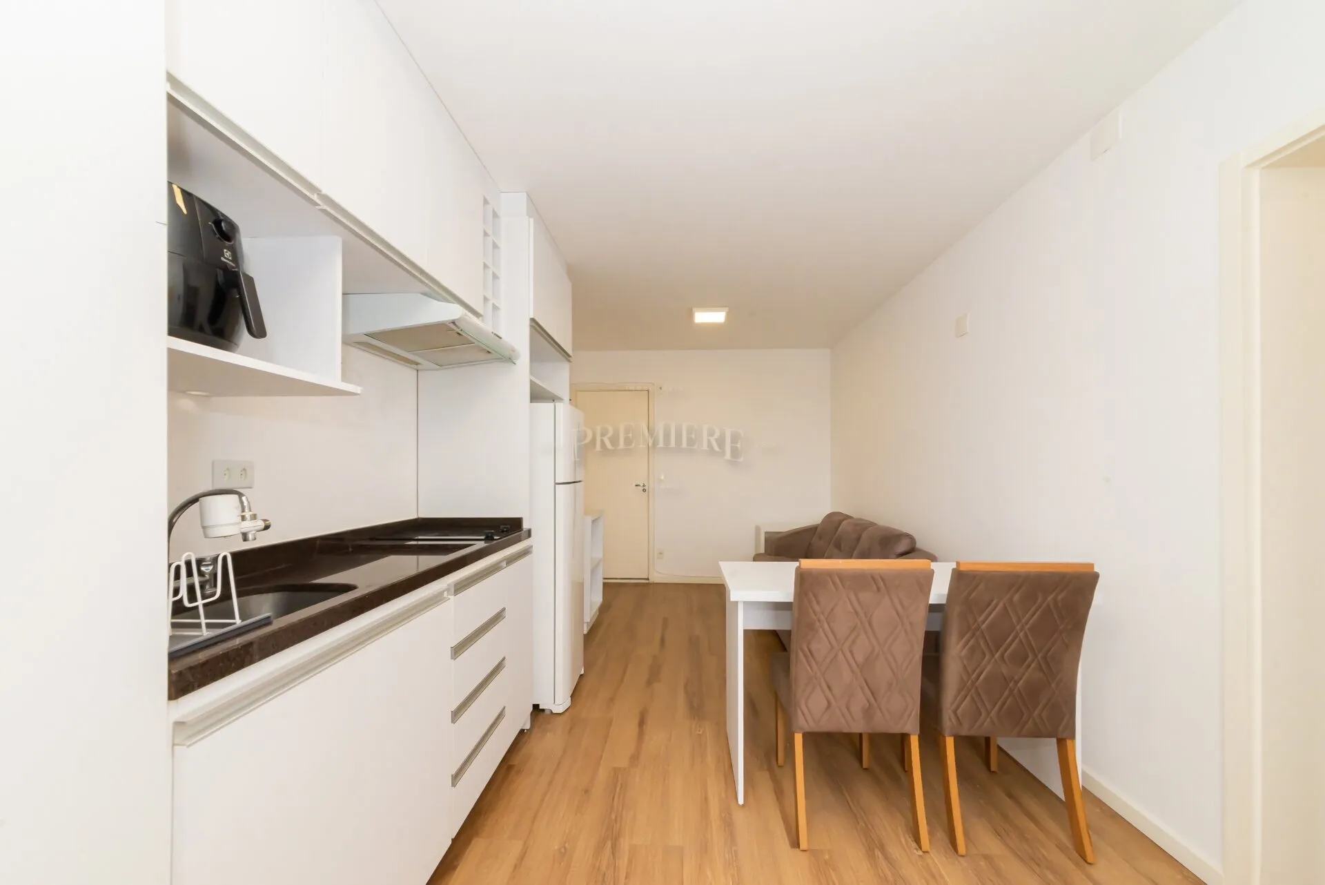 One-bedroom apartment with a washing machine in Curitiba — photo 4