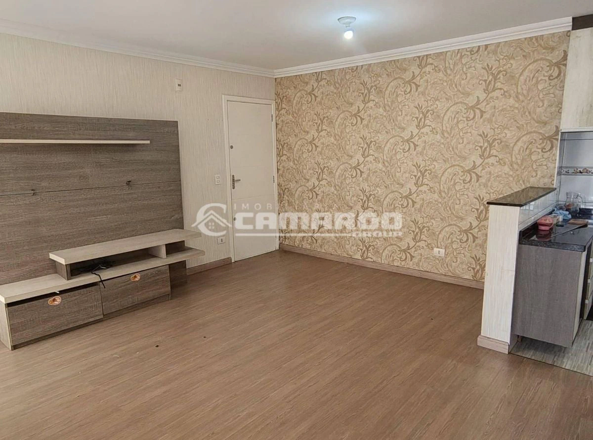 Wood or laminate floors in a 3-bedroom apartment, 56 m² — photo 8
