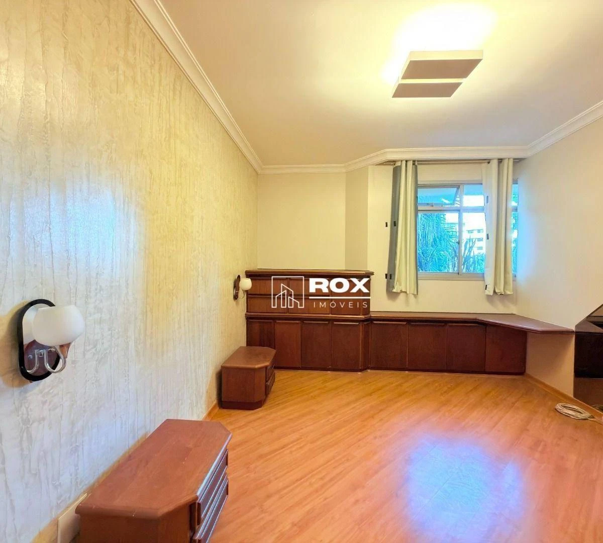 Furnished apartment, 170 m², with a glass-enclosed balcony — photo 23