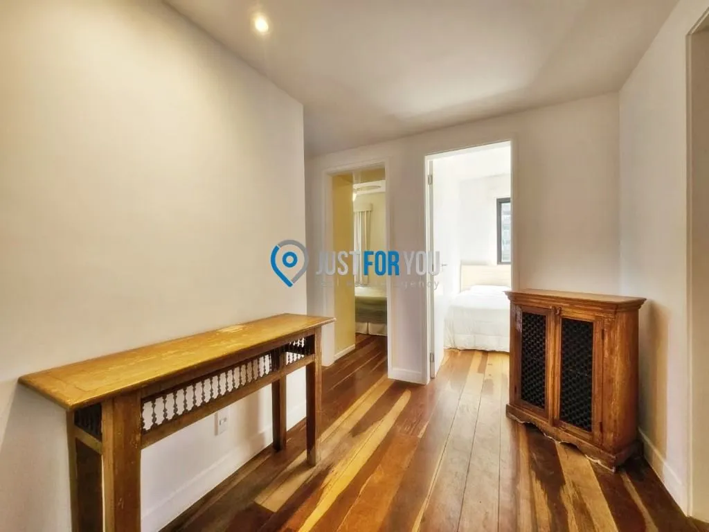Furnished apartment with 4 bedrooms and 144 m² — photo 21