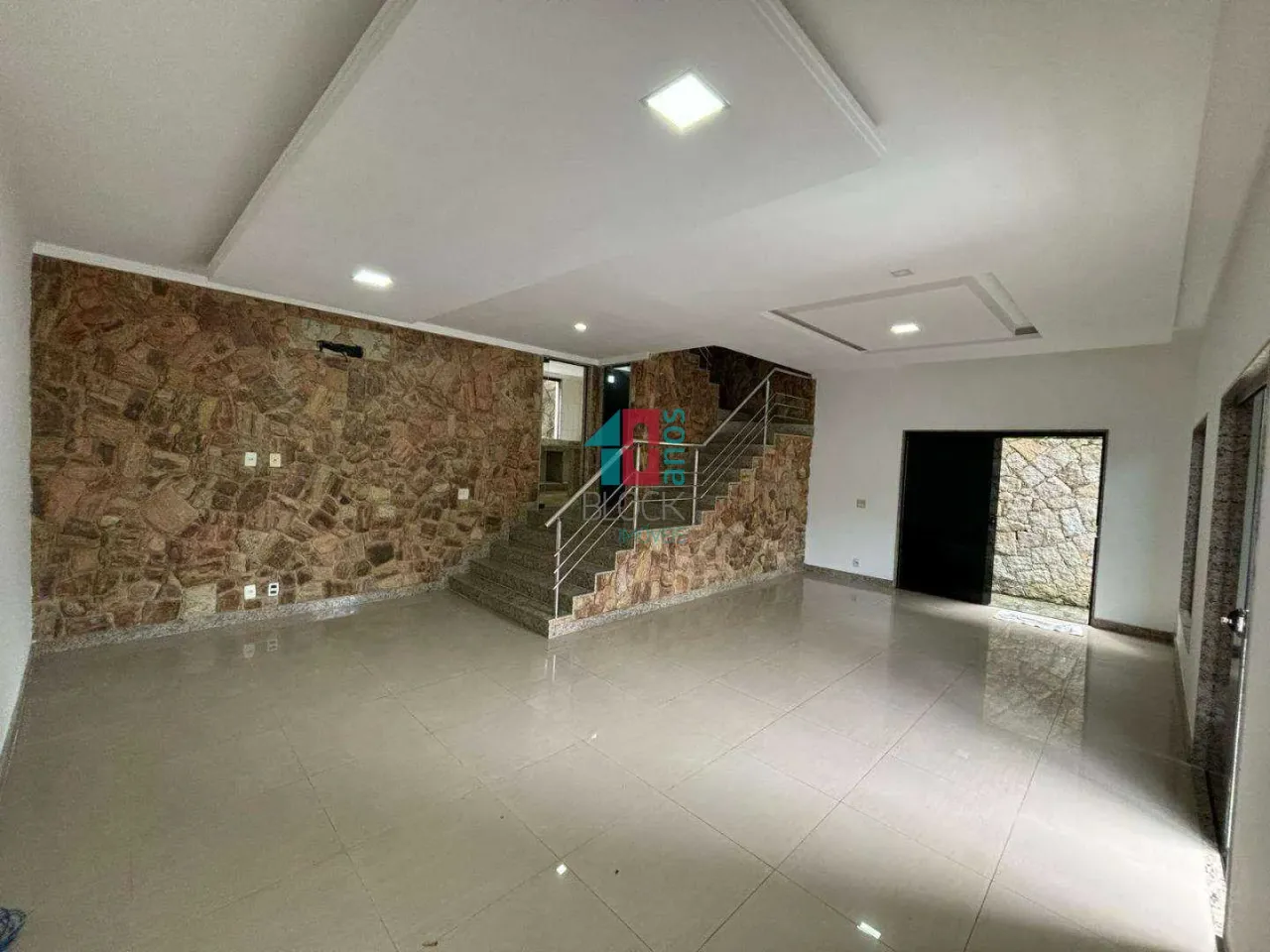 Casa com 3 dormitórios e 5 banheiros, 2 vagas — photo 2