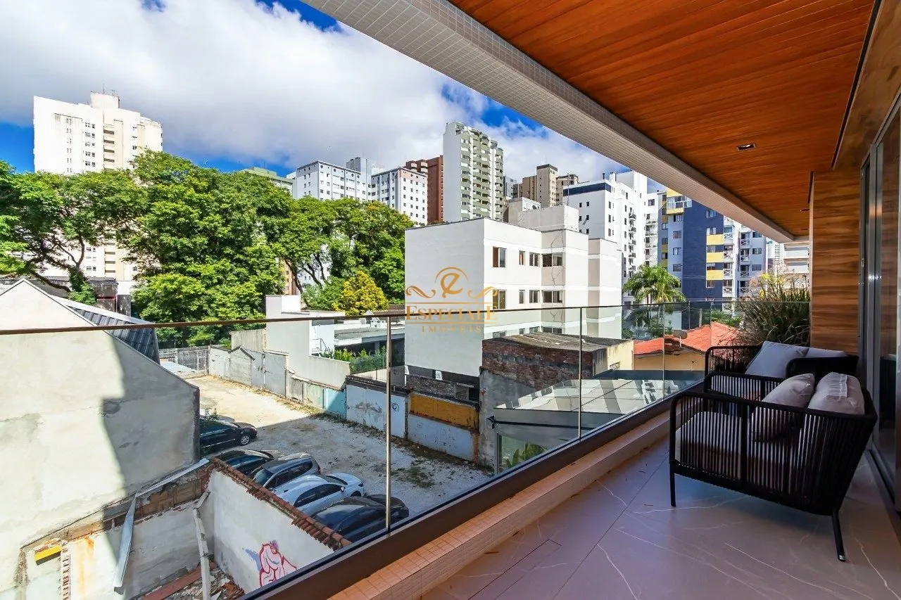 Furnished 186 m² apartment with 3 en-suite bedrooms — photo 7