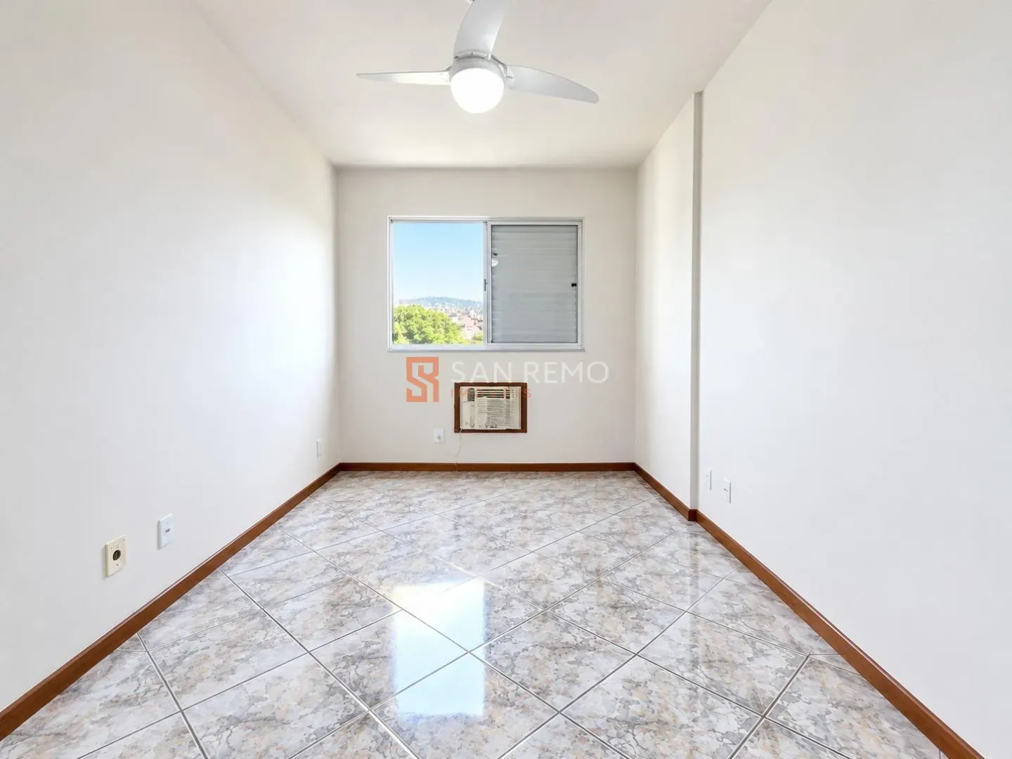 2-bedroom apartment in a building with a gym — photo 5