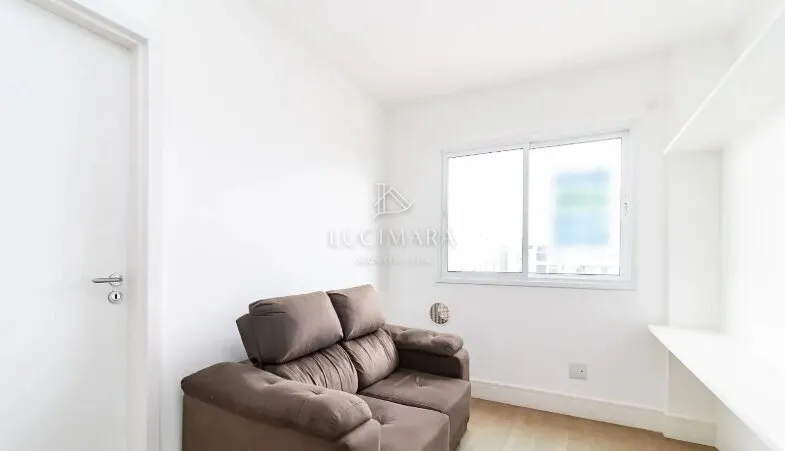 Furnished 1-bedroom apartment with open-plan kitchen — photo 3