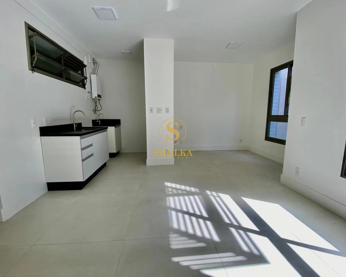 Studio in a building with a pool — photo 4
