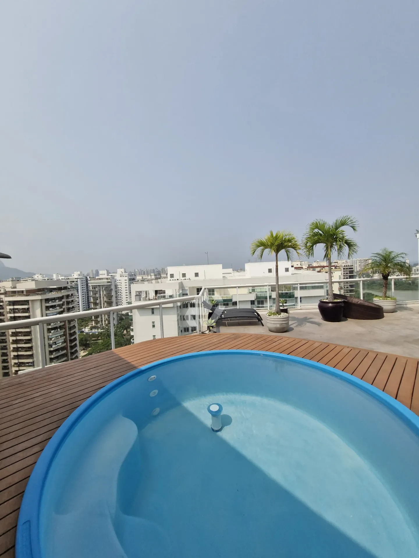 Furnished 4-bedroom apartment with building pool — photo 56