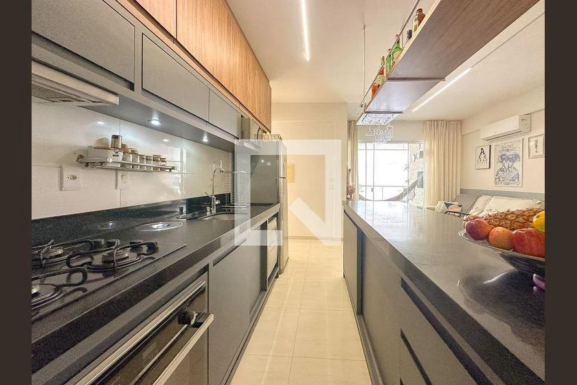 Balcony with a grill in a 2-bedroom apartment, 92 m² — photo 36