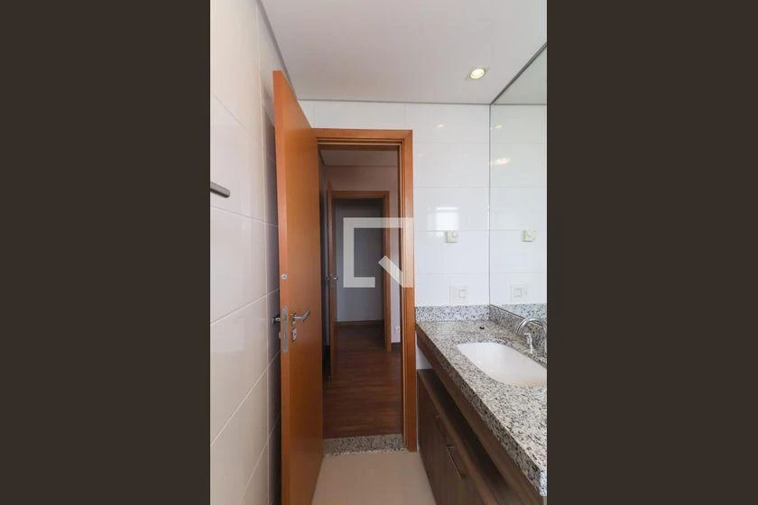 266 m² apartment with a bathtub and a walk-in closet — photo 36