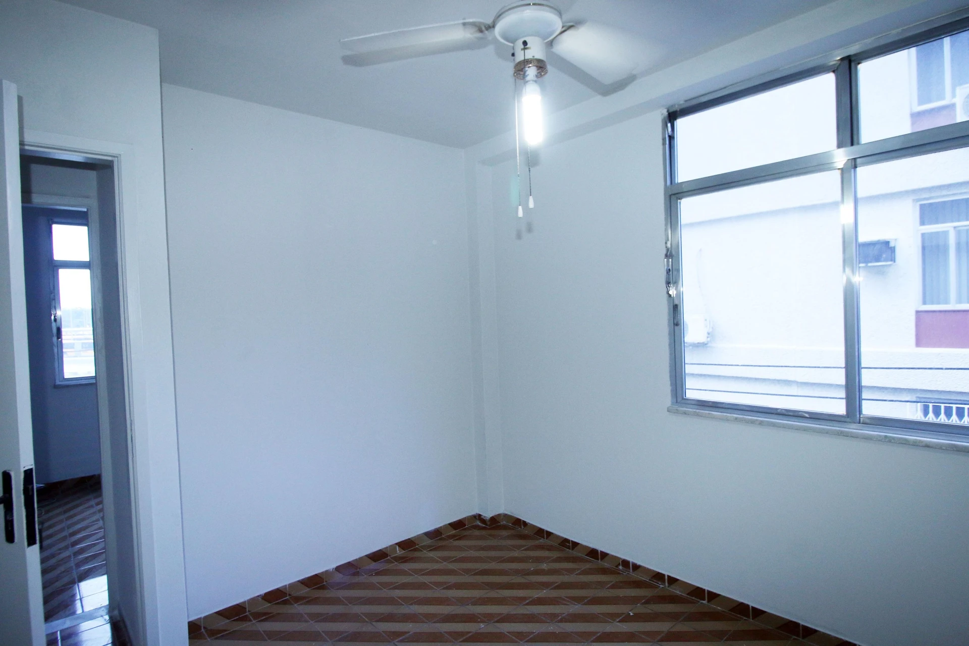 2-bedroom apartment in a building with a gym — photo 33