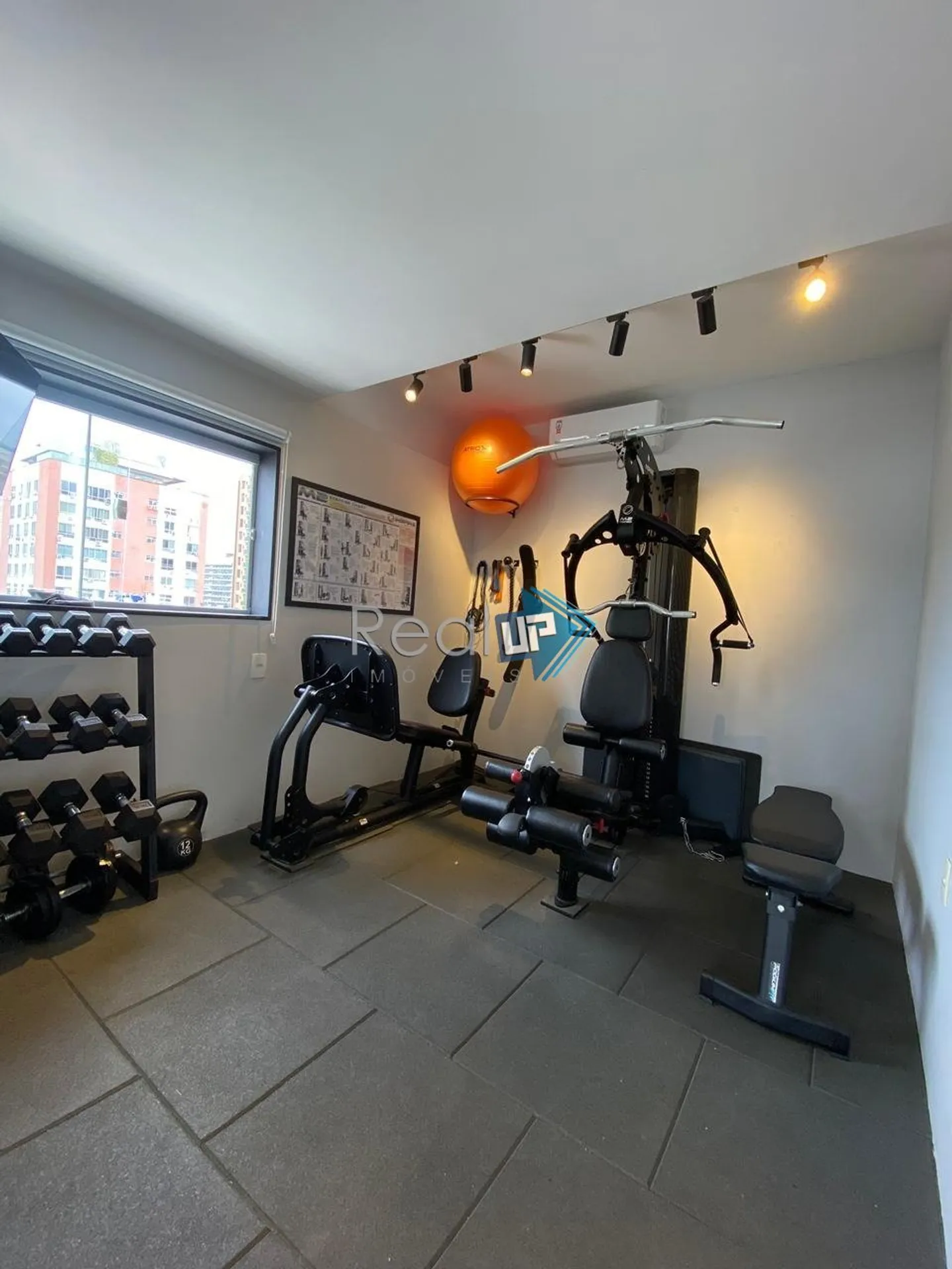 Мебльована квартира з 4 спальнями-сюїтами, 224 м² — photo 51