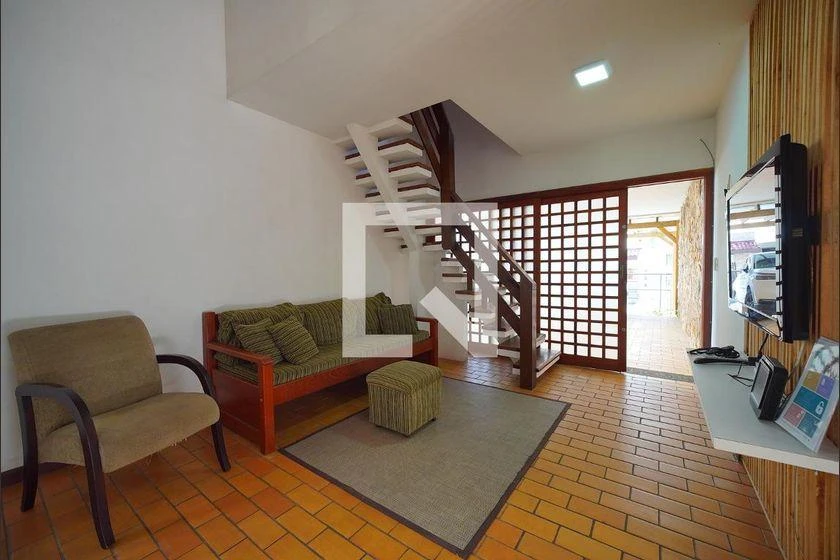 Furnished house with 4 bedrooms and 209 m², 3 bathrooms