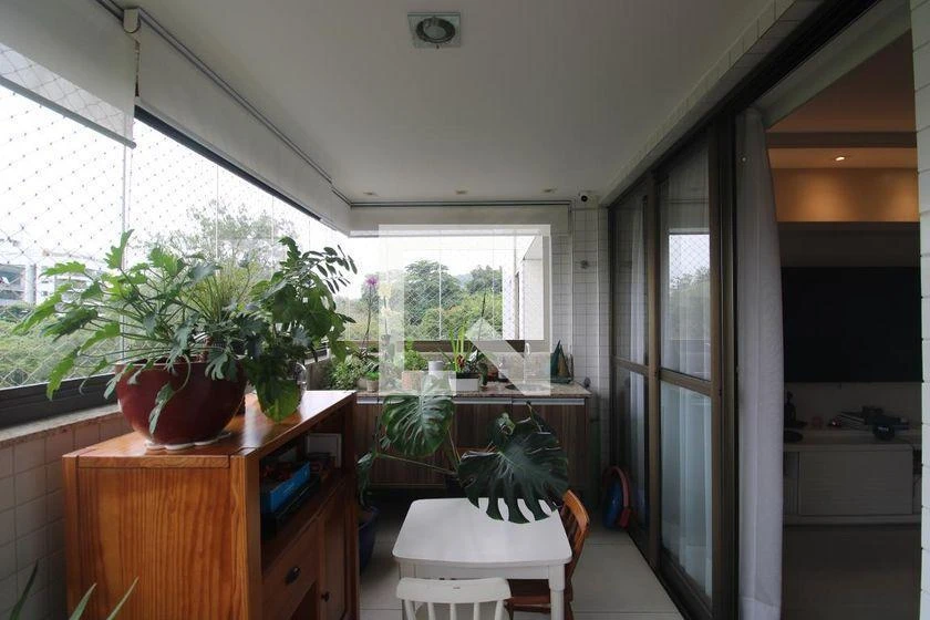 Furnished apartment, 112 m², with a glass-enclosed balcony — photo 27