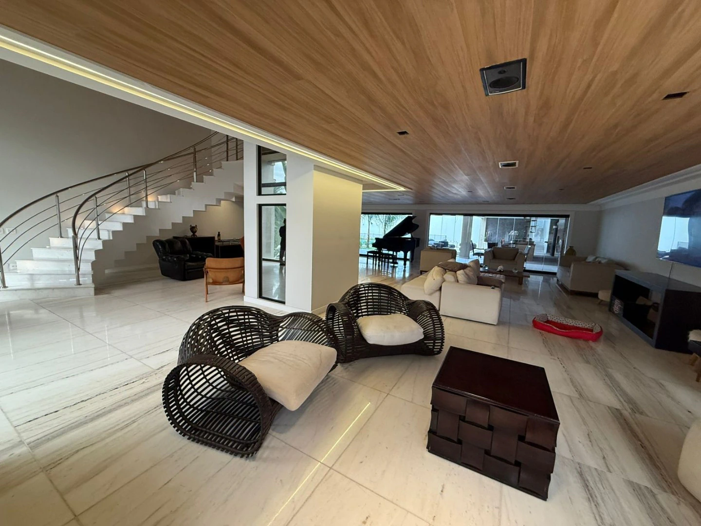 Furnished house with 5 en-suite bedrooms and 600 m² — photo 17