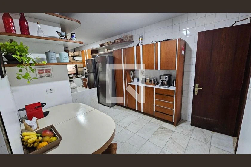 4-bedroom rental apartment with 180 m² of space — photo 29
