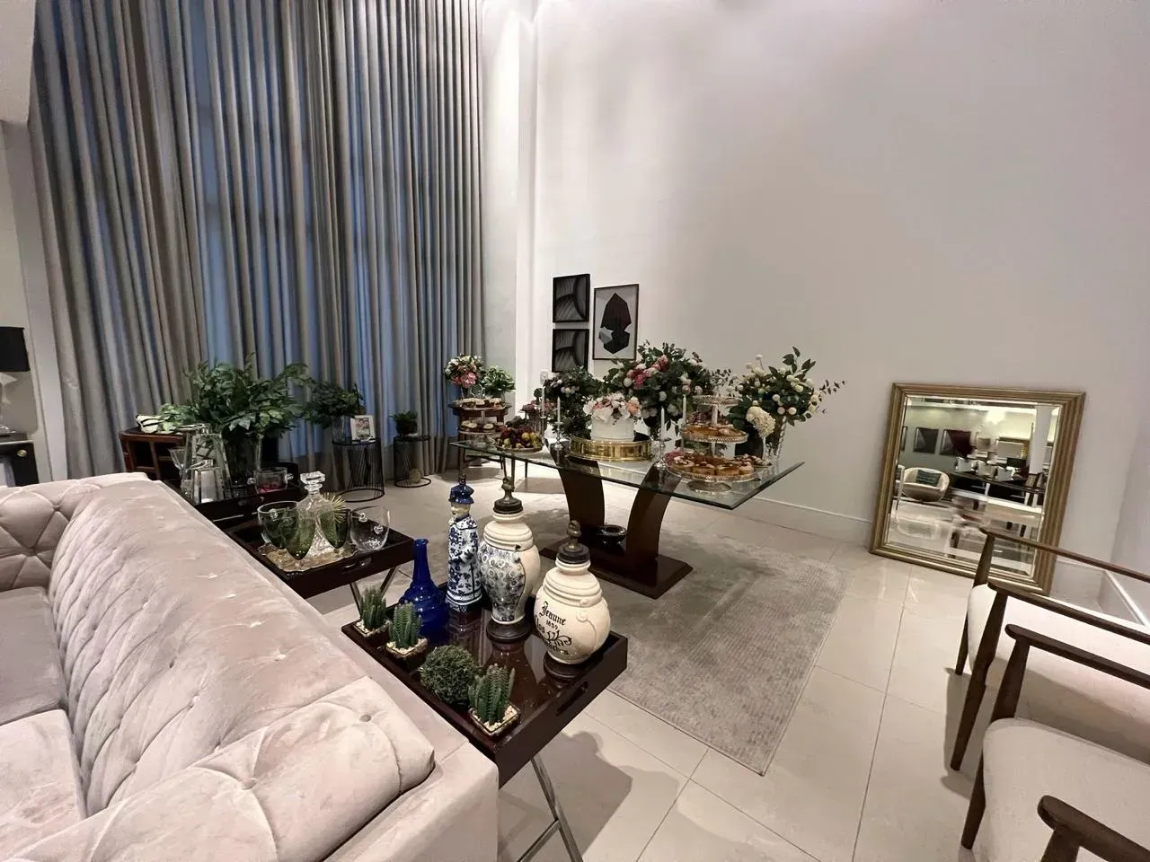 Furnished apartment with 4 suites and 375 m² — photo 17