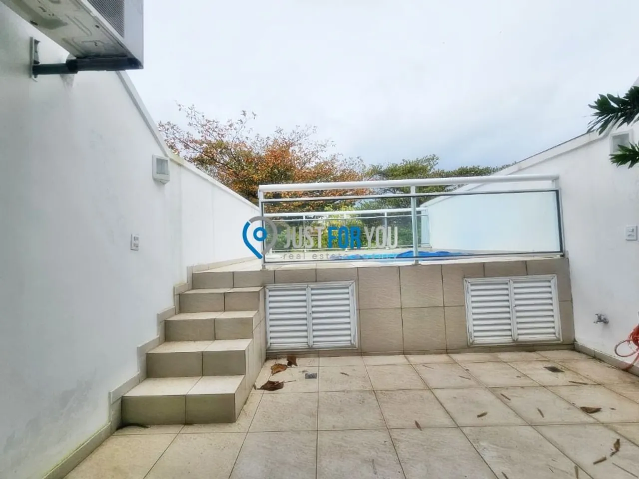 Casa com 4 dormitórios, 5 banheiros e 3 vagas — photo 9
