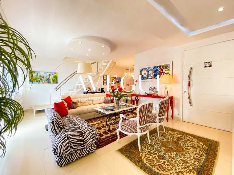 Furnished triplex penthouse with 3 bedrooms and 5 baths
