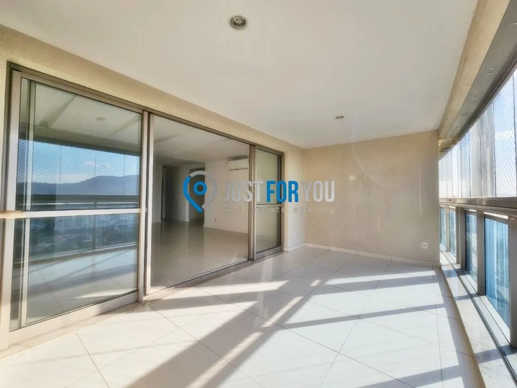 4-bedroom apartment with 233 m² and 5 bathrooms — photo 52