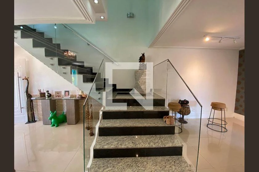 Unfurnished 4-bedroom house with 1000 m² and parking — photo 17