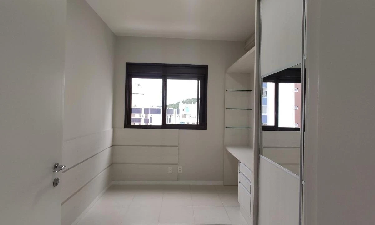 2-bedroom apartment with a home office — photo 32
