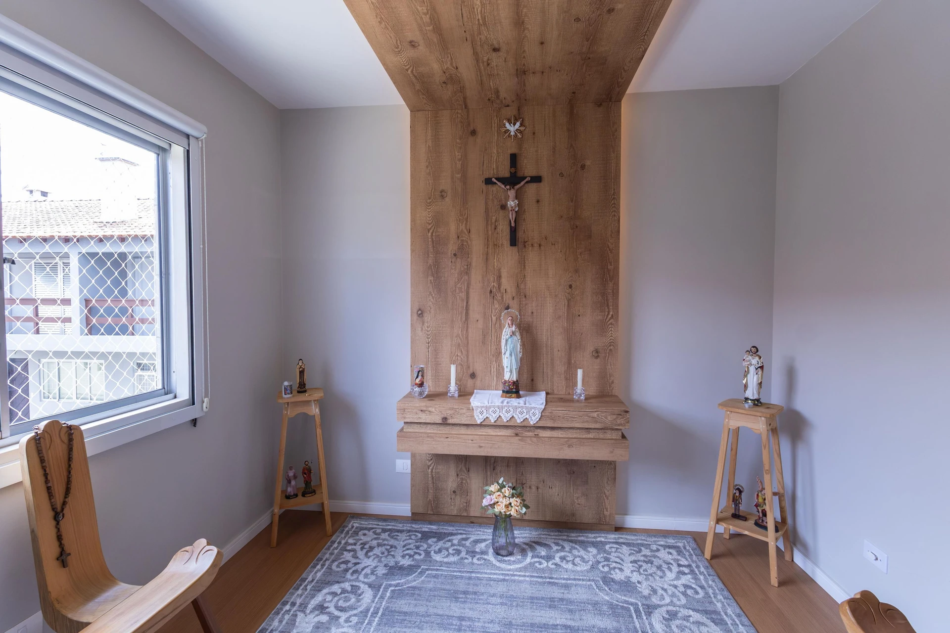 Bathtub in a 3-bedroom house, 180 m² — photo 59