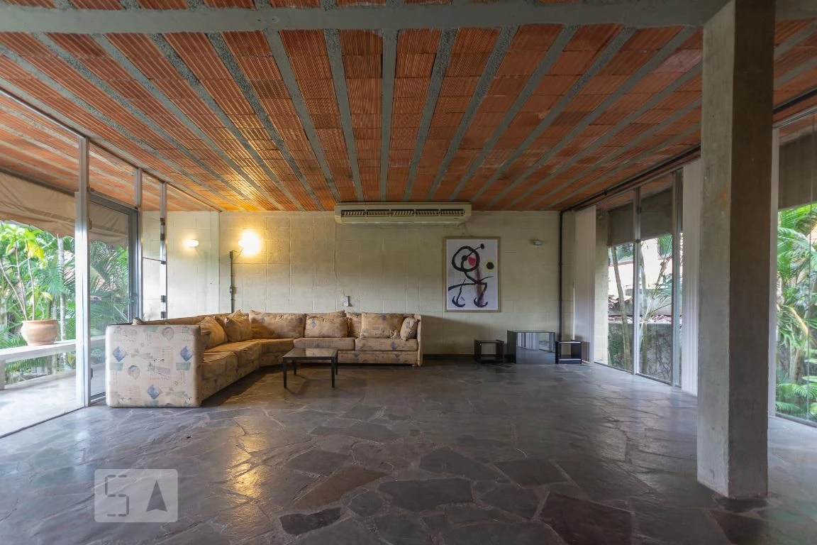 Condo house with 4 bedrooms and 400 m² — photo 2