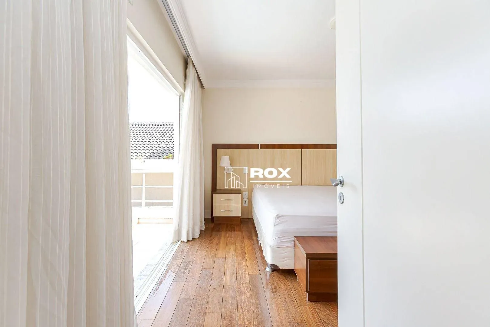 Unfurnished 598 m² house with 6 parking spaces — photo 32