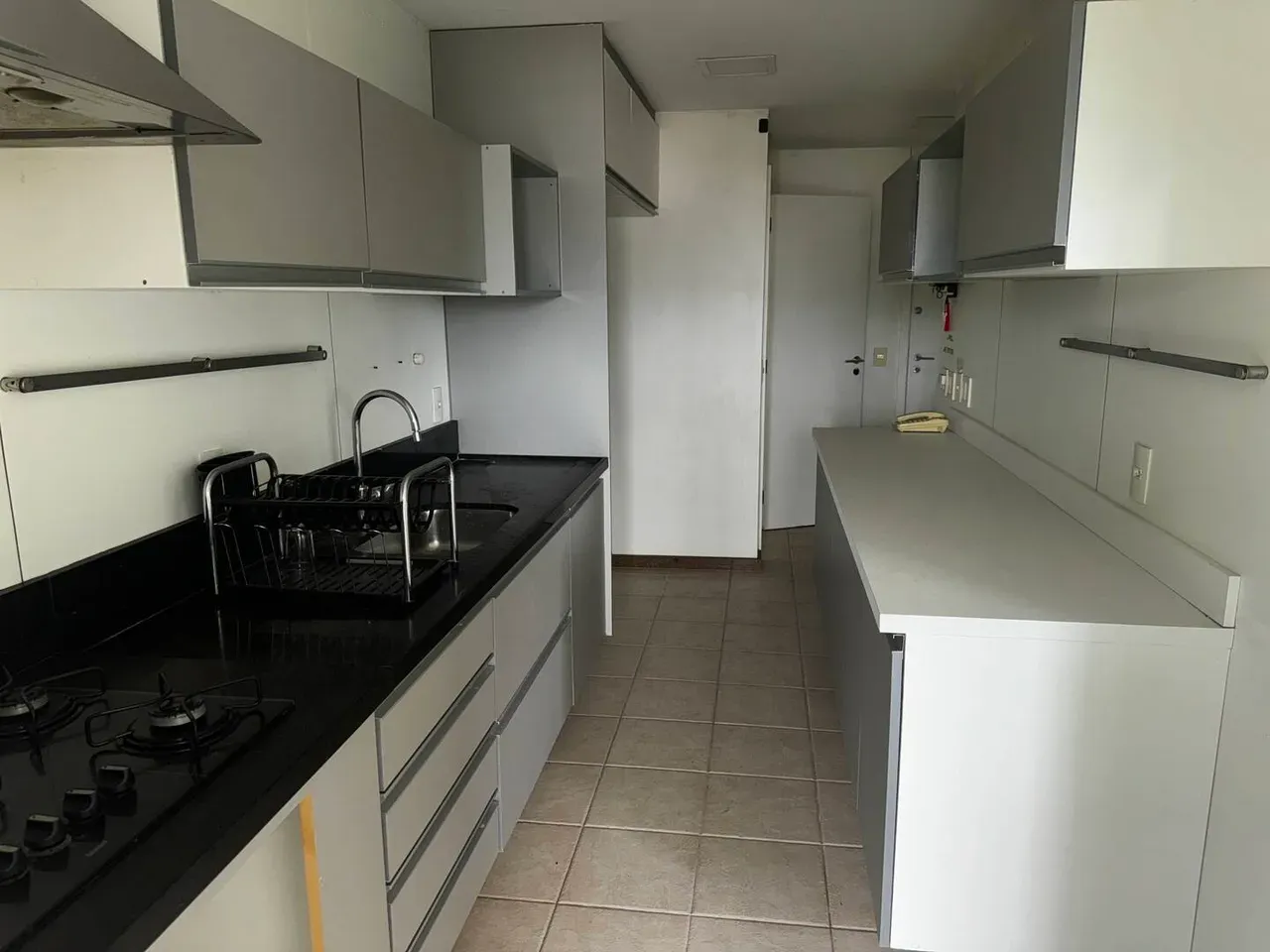Apartamento com 4 quartos e varanda de vidro — photo 19