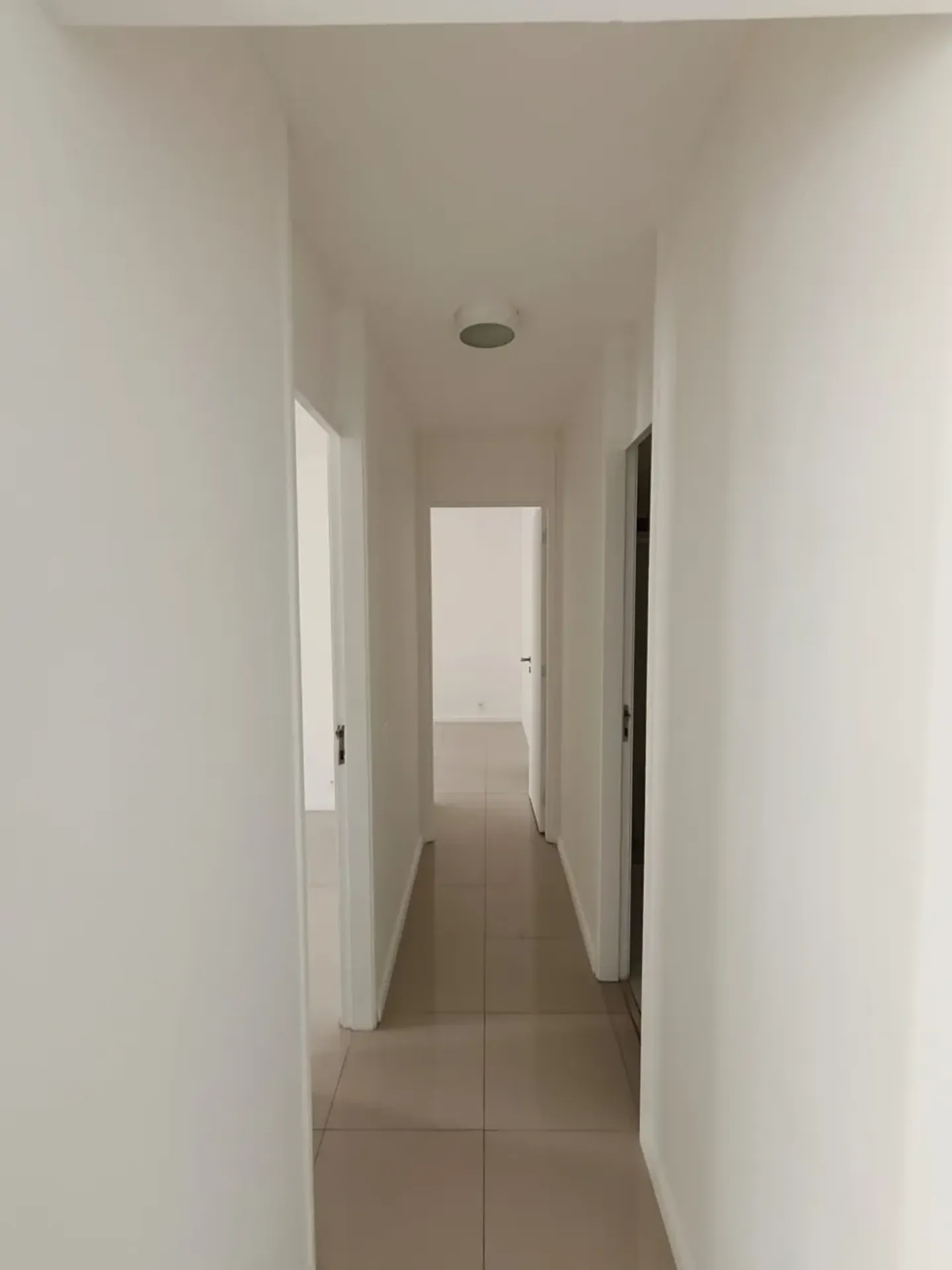 Unfurnished 2-bedroom apartment with 2 bathrooms — photo 22
