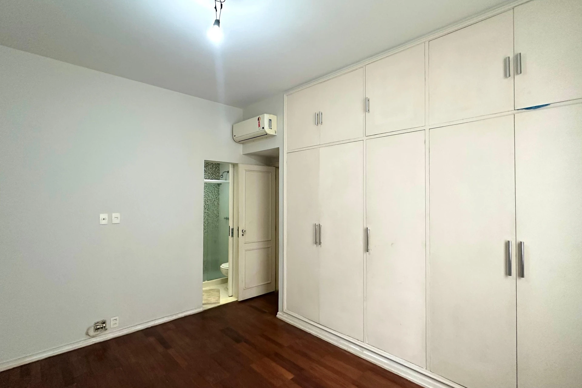200 m² apartment with a washing machine and a home office — photo 31