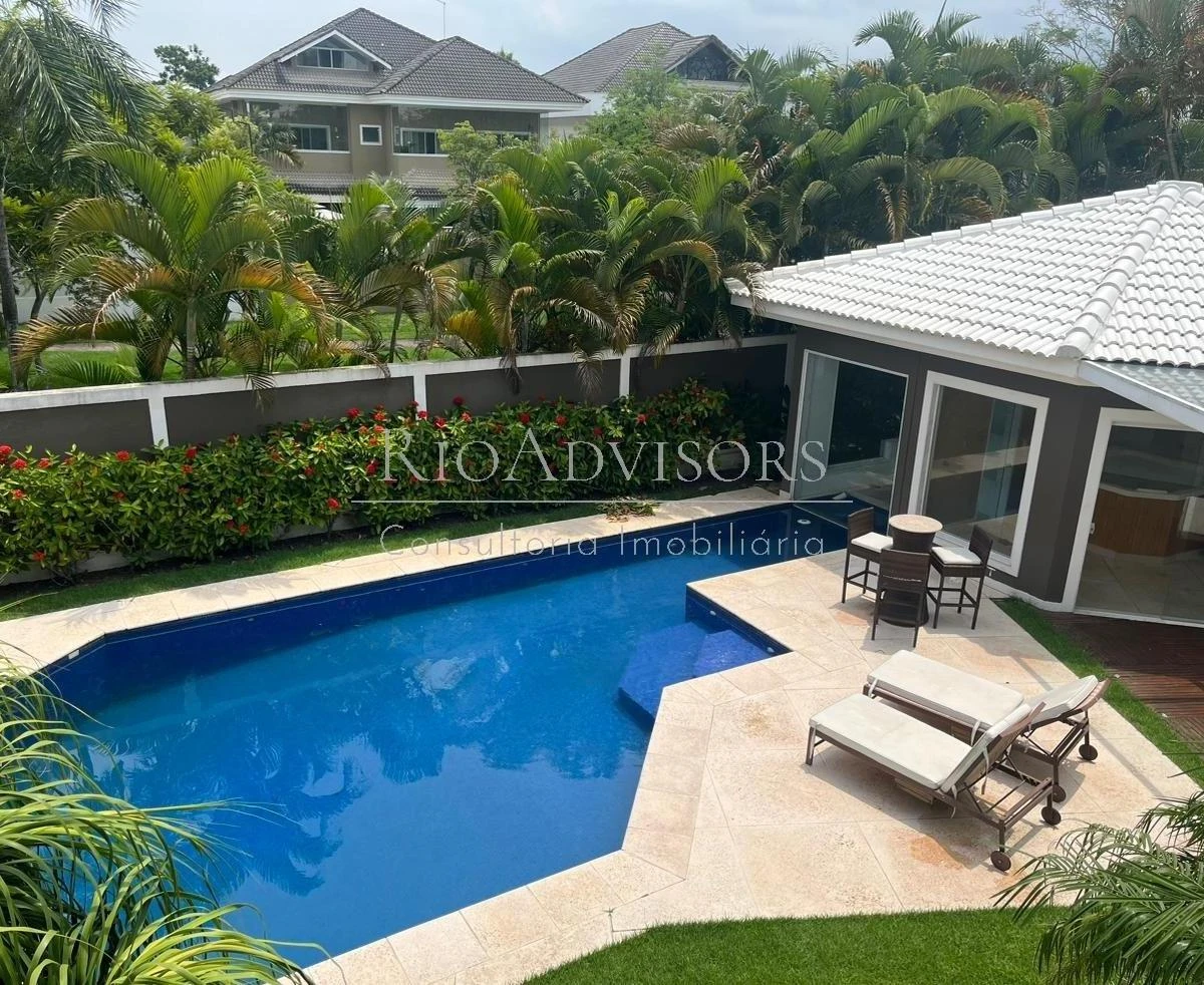 House 890 m² with 6 en-suite bedrooms and gas kitchen — photo 3
