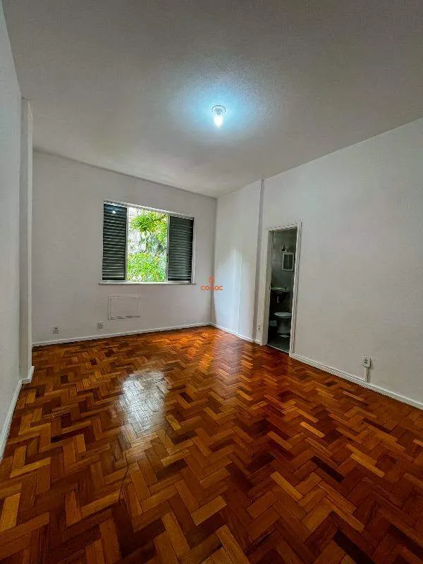 Apartment on the 4th floor with wood or laminate floors — photo 2