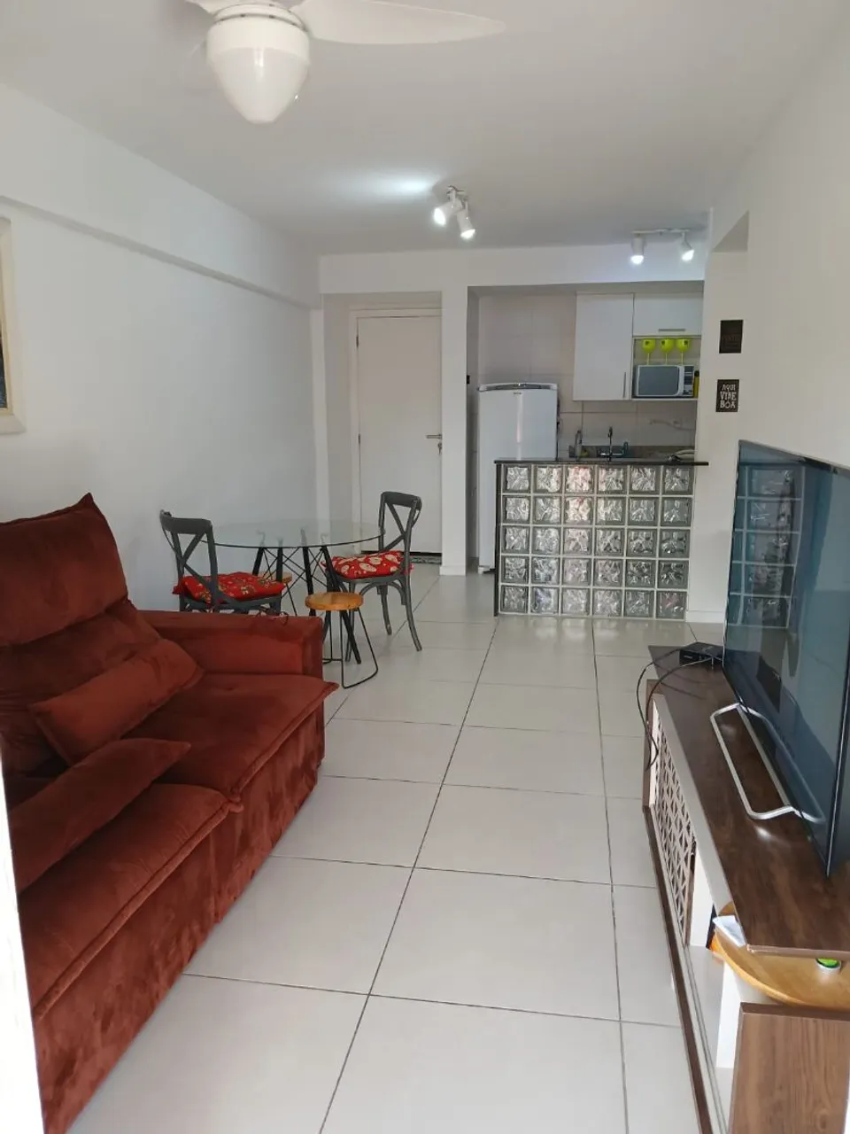 One-bedroom apartment in a building with a gym — photo 2