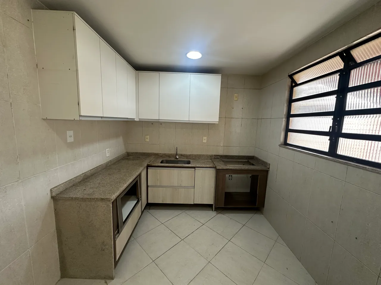 Unfurnished duplex house with 2 bedrooms and 2 baths — photo 2