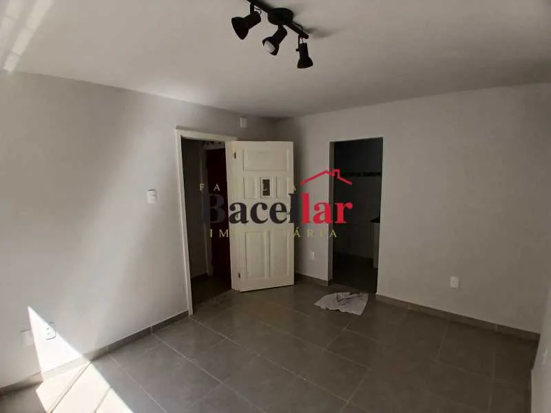 Rental apartment with 2 bedrooms and glass shower enclosure — photo 8
