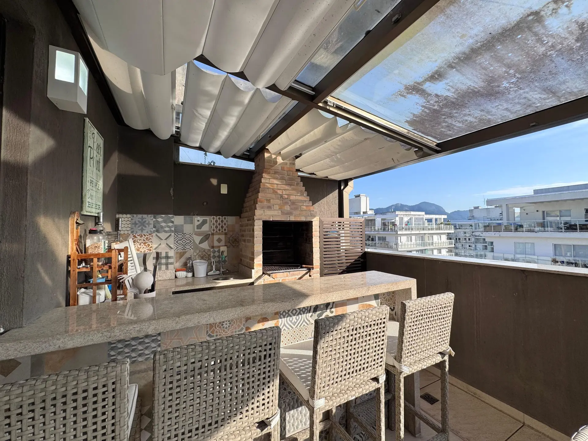 4-bedroom apartment with a glass-enclosed balcony — photo 7
