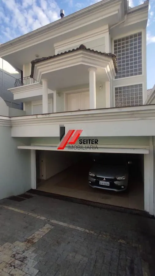 Rental house with 5 bedrooms and an open-plan kitchen — photo 30