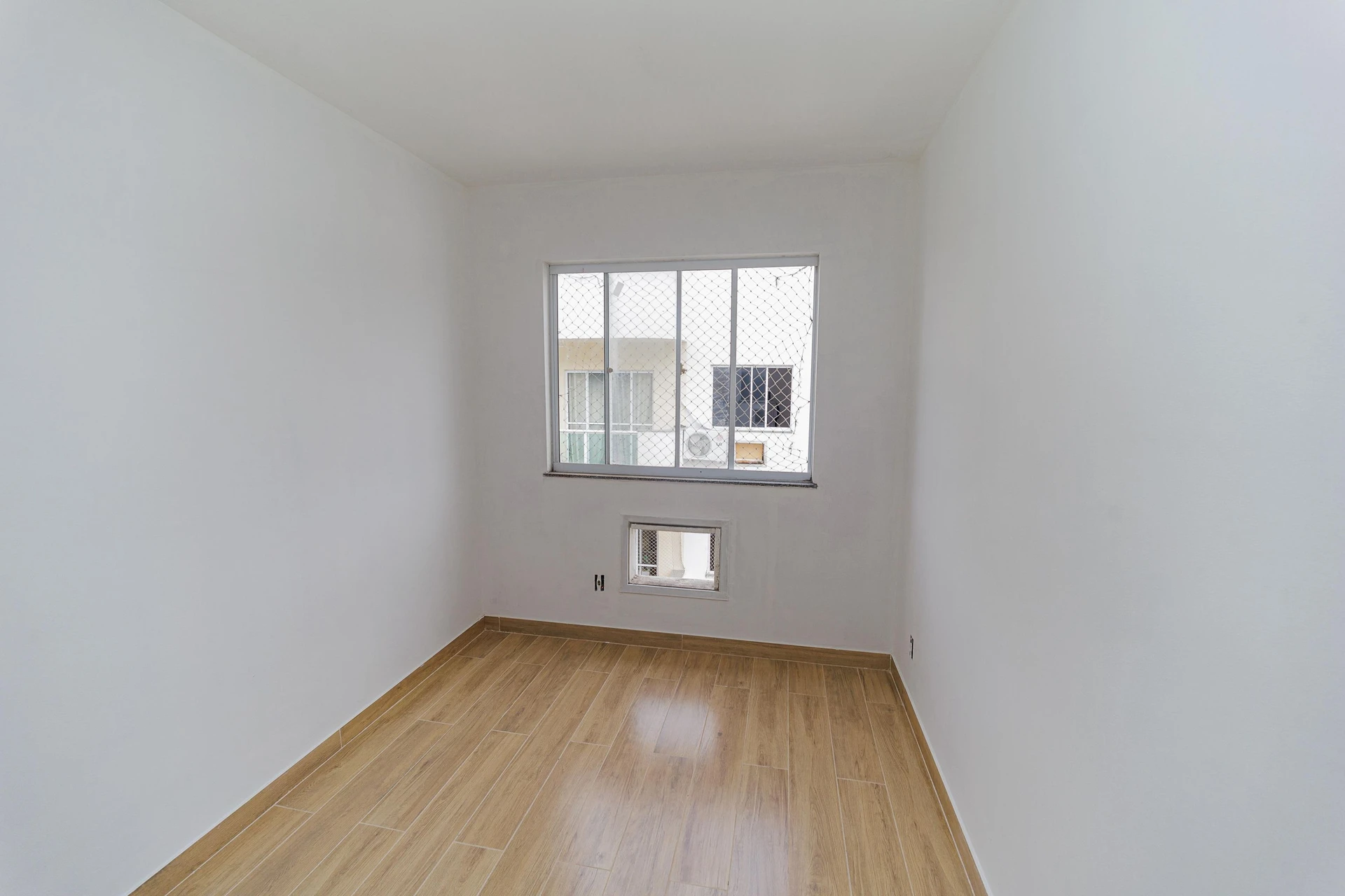 Apartment, 53 m², with wood or laminate floors — photo 16