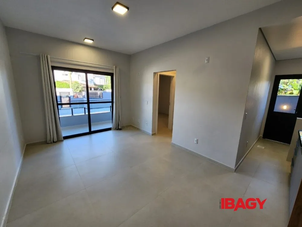 1-bedroom apartment with an open-plan kitchen — photo 4