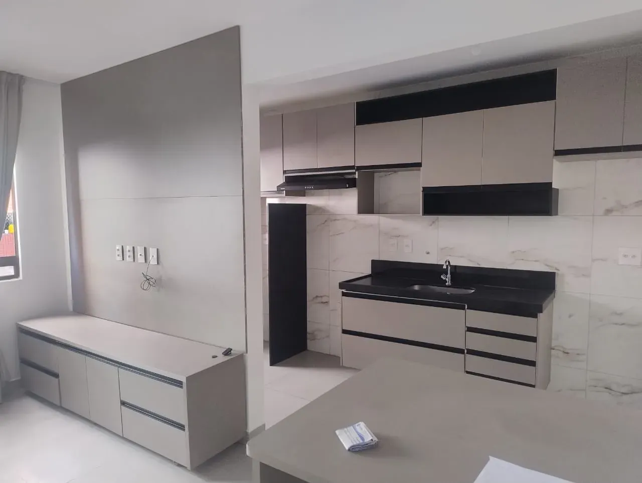 One-bedroom apartment in a building with a pool